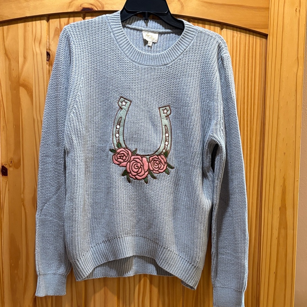 Elegant Gray Sweater with Floral Horseshoe Design